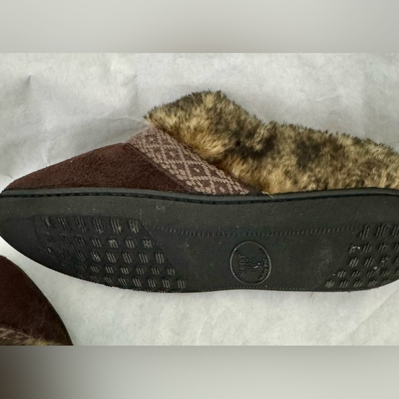 Brown Fur-Lined Women's Slippers - Picture 15 of 16